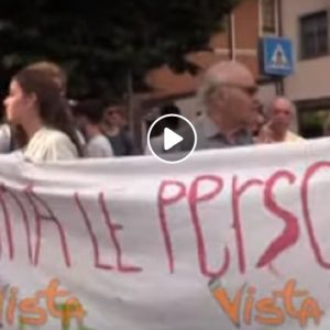 Salvini contestato a Novate Milanese: urla e insulti contro il ministro