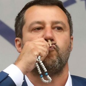 Elezioni, dai tatuaggi alla Madonna di Salvini, Italia che cambia. In meglio o in peggio?