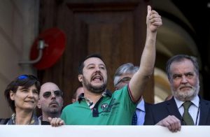 Matteo Salvini come Mussolini? Disprezzano i giornalisti, hanno sempre ragione ma la gente...