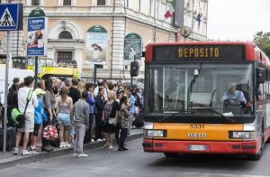 Sciopero trasporti Roma, orari e fasce di garanzia: bus, metro e tram (foto d'archivio Ansa)