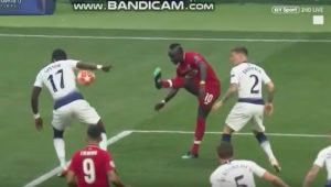Tottenham-Liverpool  Il fallo di mano di Sissoko su cross di Mané, rigore assegnato al Liverpool dopo appena un minuto 