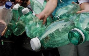 Roma, chi ricicla 30 bottiglie di plastica ottiene un biglietto del bus