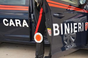 Biella, molestie ai passeggeri in treno e minacce ai carabinieri: arrestati quattro ragazzi