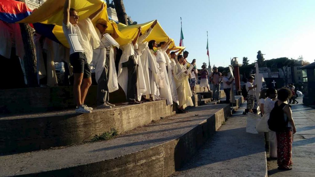 Flashmob Roma su morti colombia