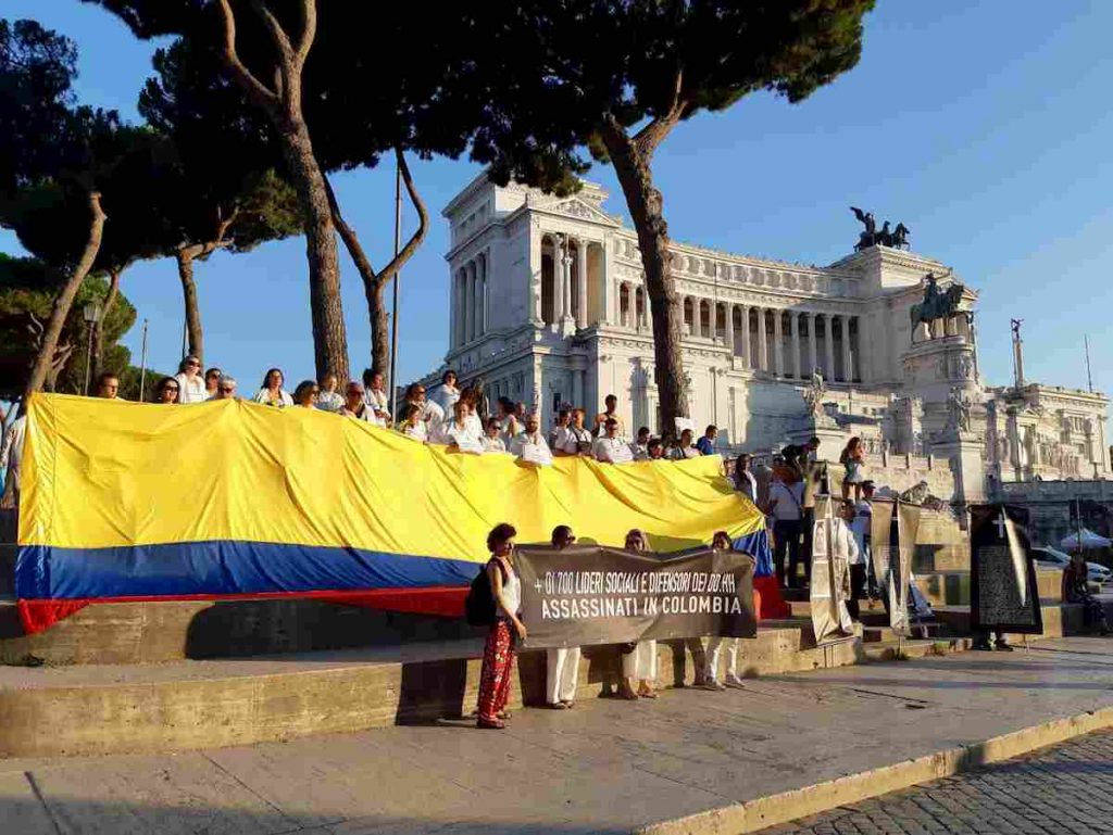 Roma, flashmob colombia. Altare della patria