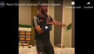 Juventus Higuain canta balla video youtube