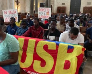 Braccianti e migranti nella basilica di Bari