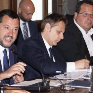 Salvini, vertice coi sindacati. Turani: "Al tavolo con Siri già cacciato dal governo"