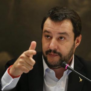 Matteo Salvini dimettiti per i fondi russi! Ecco 8 perché. Turani: in un altro Paese...