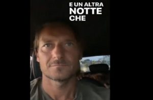 Francesco Totti pubblica un video su Instagram. Ai fan non sfuggono alcuni dettagli