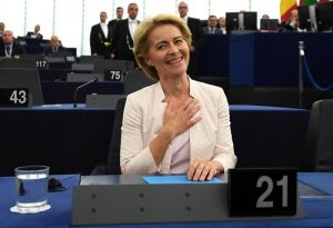 Ursula von der Leyen eletta presidente della Commissione Ue per 9 voti. Determinanti i 5 Stelle