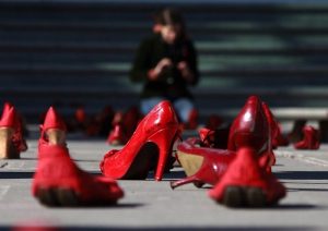 Violenza donne, Codice rosso è legge: indagini sprint e pene più severe. Pd e Leu astenuti 