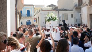Folla funerali Simone D'Antonio a Vittoria