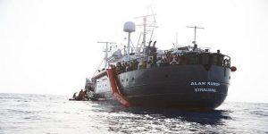 Migranti, la nave Alan Kurdi
