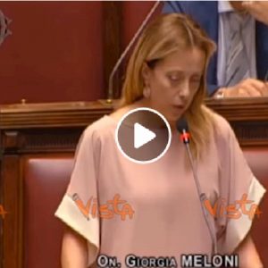Giorgia Meloni parla in parlamento
