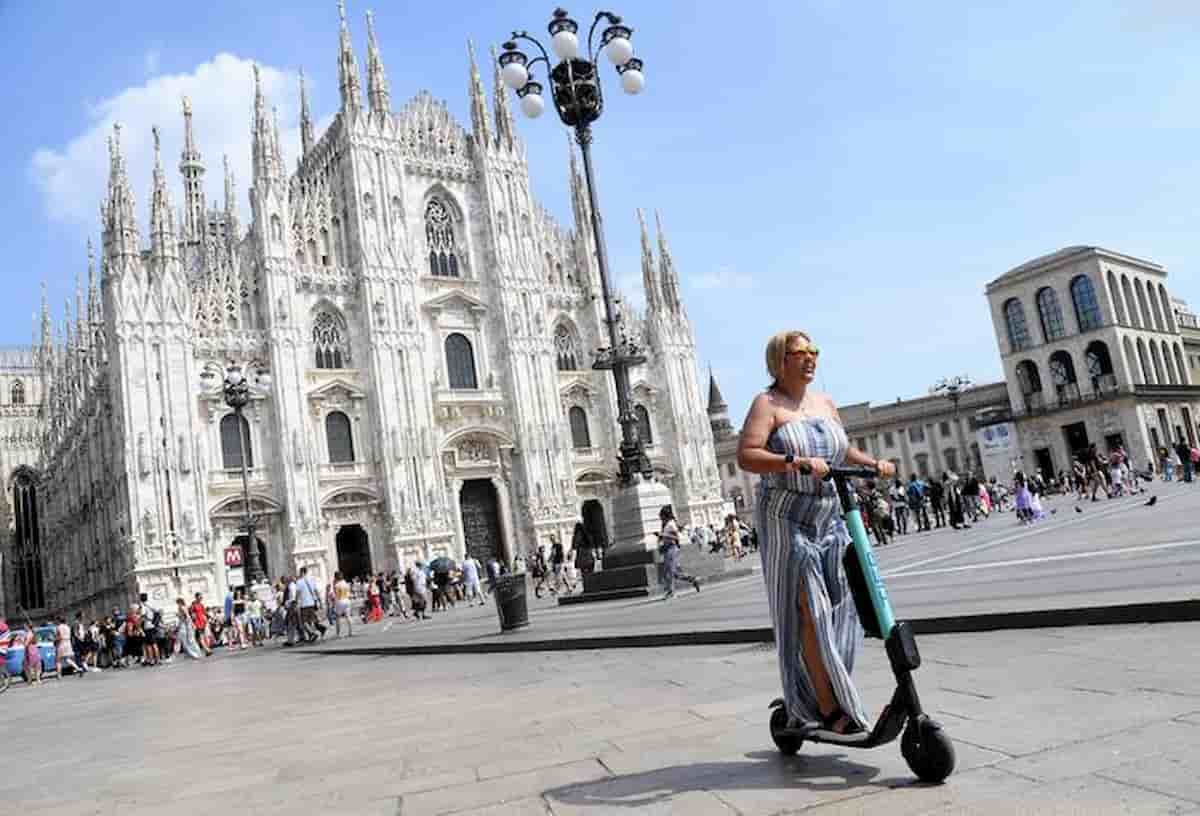 Milano, monopattini troppo veloci: ritirati oltre 2mila mezzi nel territorio comunale