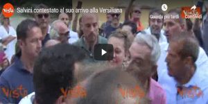 Salvini contestato al suo arrivo alla Versiliana
