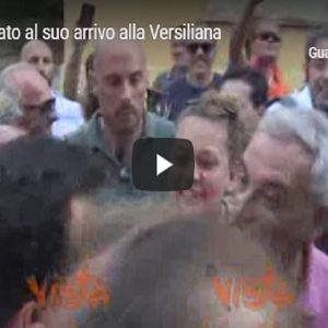 Salvini contestato al suo arrivo alla Versiliana
