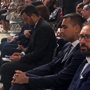 Salvini e Di Maio, la foto della crisi: neanche si guardano più