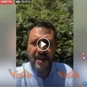 Matteo Salvini contro Richard Gere: "Ci dà dei razzisti e si fa le vacanze in barca in Italia" VIDEO