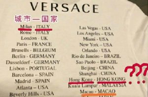 Versace, gaffe con la Cina: Hong Kong e Macao sulla nuova maglietta sono Stati indipendenti FOTO