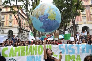 Clima, Greta Thunberg: "Immagini incredibili dall'Italia". E posta foto di Torino