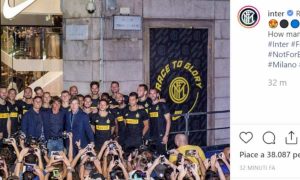 Inter, i tifosi cantano: "Chi non salta è juventino". Ma Antonio Conte...