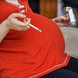 Madri che fumano in gravidanza possono compromettere la fertilità delle figlie