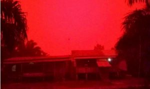 Indonesia, il cielo si tinge di rosso: "Sembra Marte". Colpa degli incendi FOTO-VIDEO