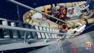 Lampedusa, sbarcati altri 108 migranti: hotspot al collasso