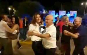 Maria Elena Boschi balla con un anziano alla Festa dell'Unità a Firenze VIDEO YOUTUBE
