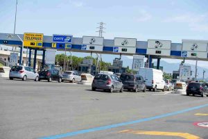 Pedaggi autostrade: niente aumenti delle tariffe fino a metà novembre. Aspi rinvia ancora