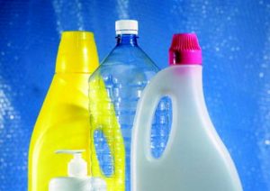 Manovra: tassa sulla plastica, 0,2 cent per kg