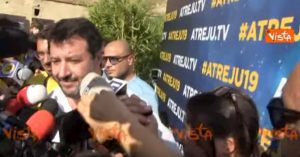 Bibbiano, Salvini: "La bambina sul palco di Pontida? E' stata lei a chiedermelo" VIDEO