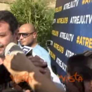 Bibbiano, Salvini: "La bambina sul palco di Pontida? E' stata lei a chiedermelo" VIDEO