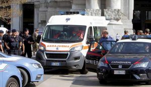 Milano, il senegalese che ha fermato lʼaggressore del militare: "L'ho steso con una catena"