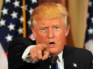 Trump contro le lampadine a basso consumo: "Mi fanno sembrare arancione"