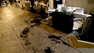 Cagliari ultra polacchi video youtube devastano negozi bombe carta