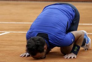 Fognini rompe racchetta video YouTube durante torneo tennis parigi 