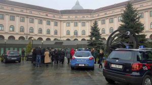 Asti, bomba esplode nella notte davanti al Tribunale: minacce a 4 magistrati
