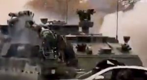 Esercito britannico fa esplodere carri armati russi nell'esercitazione del British Army VIDEO
