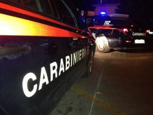 Carabinieri lo fermano: lui li riprende in diretta Facebook e li insulta