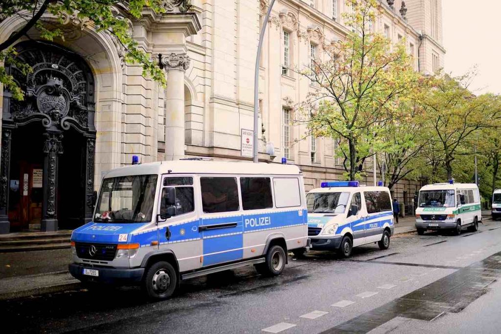 polizia nei pressi sinagoga halle