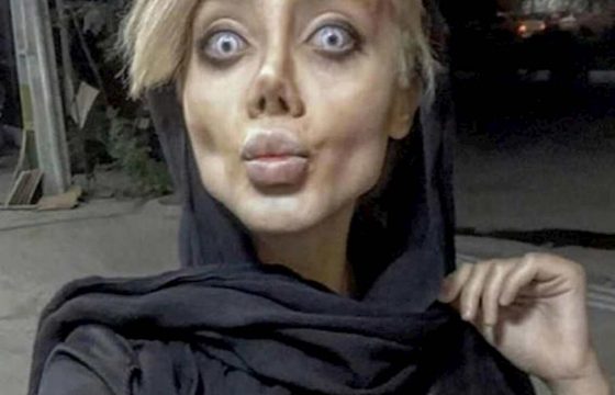 Iran, arrestata per blasfemia la sosia zombie di Angelina Jolie 03