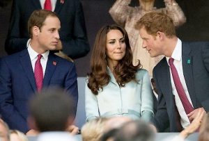 Principe Harry, nuove accuse dai tabloid Gb: "Pizzicò il sedere di Kate Middleton durante una cerimonia"