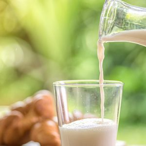 Lidl richiama lotti di latte parzialmente scremato: rischio microbiologico