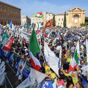 La manifestazione del centro destra in piazza san Giovanni a Roma