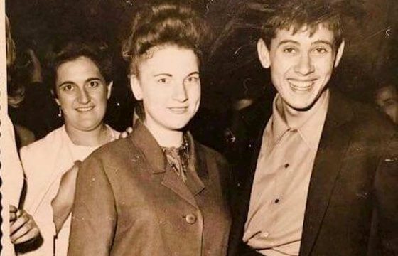 Gianni Morandi e la fan Gabriella: pubblica una foto di 53 anni fa e la ritrova