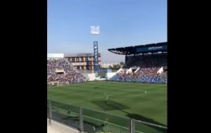 Sassuolo-Inter, paracadutista atterra sul campo mentre Lukaku sta calciando il rigore