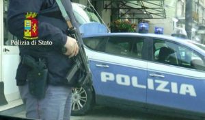 Polizia, altro agente rischia la vita per la rottura della fondina: la denuncia del Sap